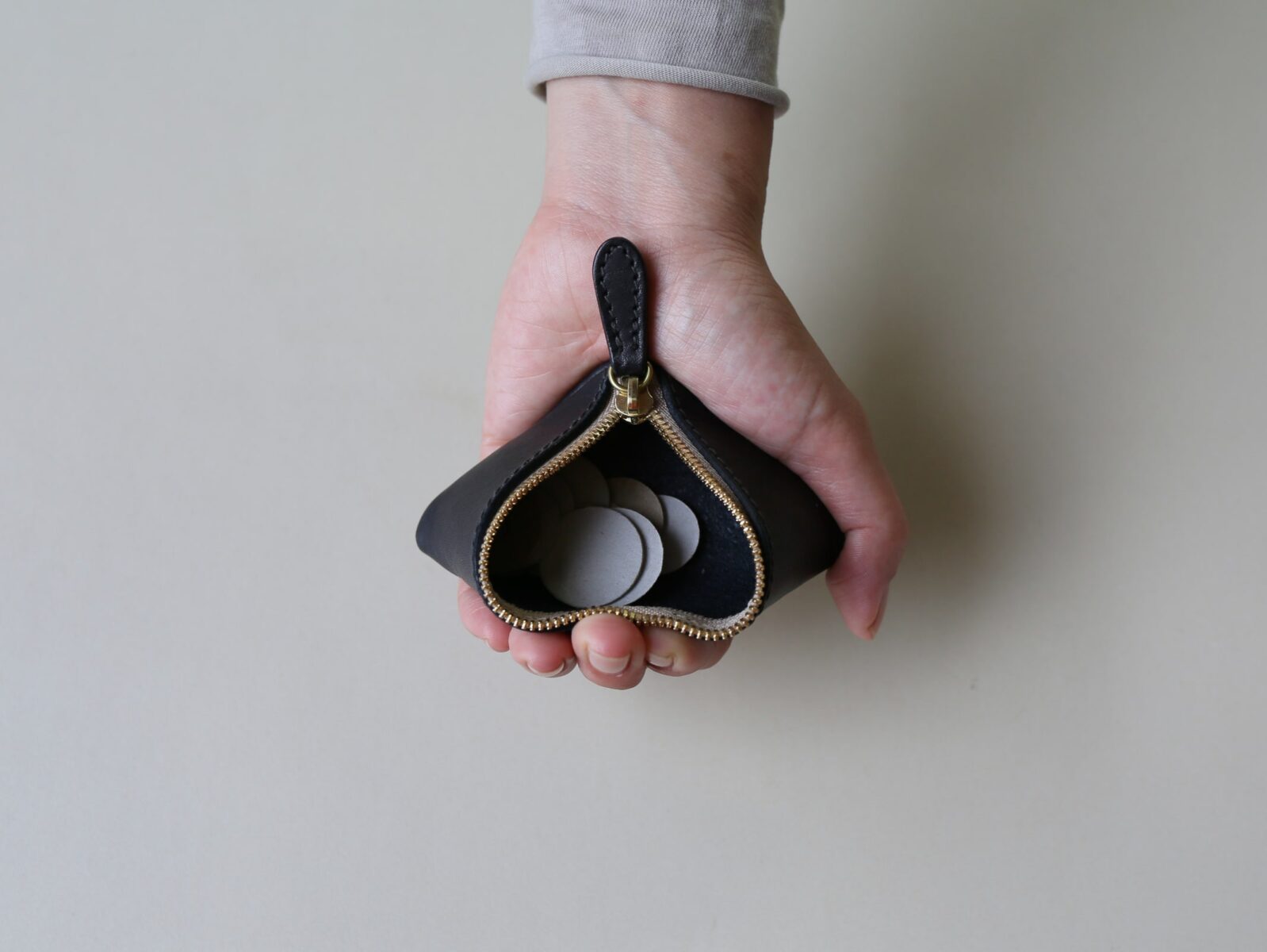 掌の小銭入れ写真8